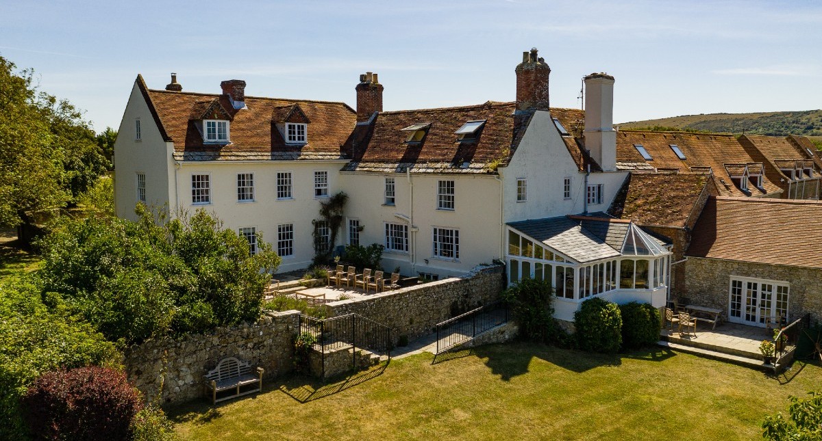 Outside view of Tapnell Manor at Tapnell Farm